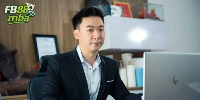 Thông tin sơ lược về quá khứ của tác giả